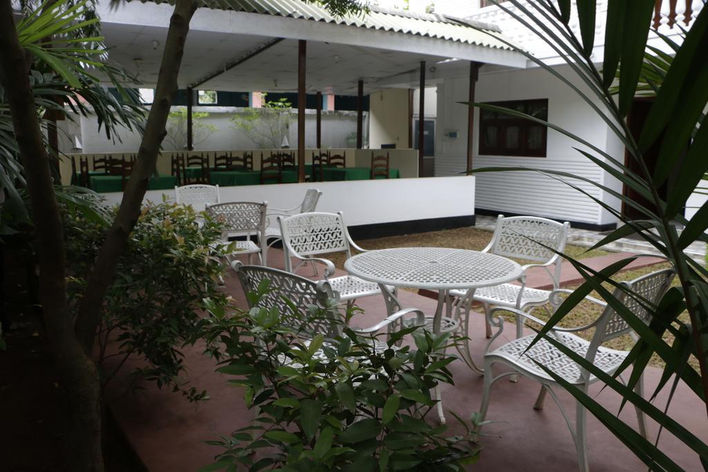 French Garden Tourist Rest Hotell Anuradhapura Exteriör bild